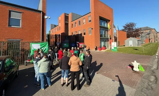 Vakbonden staken voor overheveling personeel gemeenschapsdiensten naar departement Onderwijs