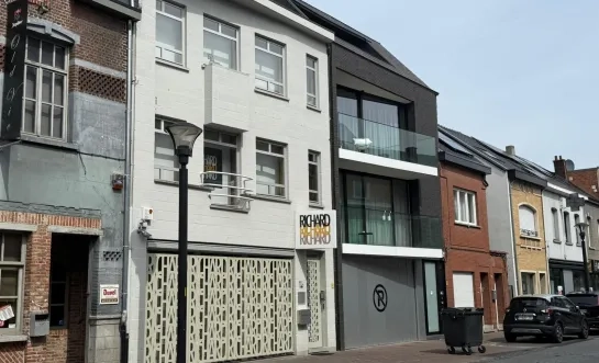 inbraak juwelier inbreker springt in kanaal en verdrinkt