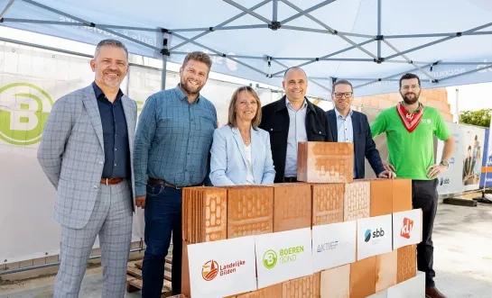 Eerstesteenlegging nieuw kantoorgebouw in Geel