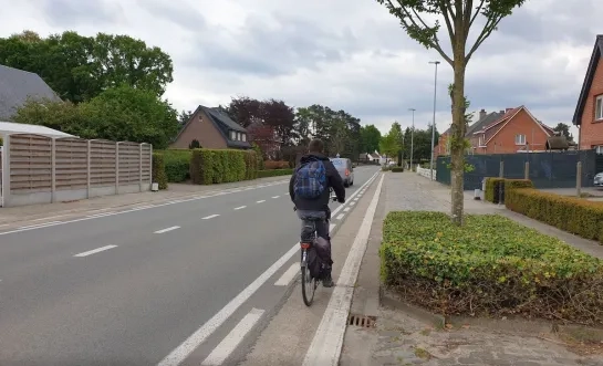 Het fietspad op de Vlimmersebaan is al jaren voer voor discussie
