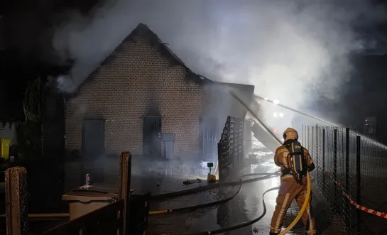 Brand tuinhuis en schuur Wechelderzande