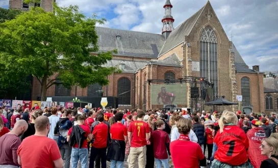Groot scherm ek fandorp Turnhout