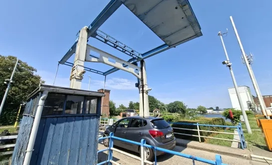 Bruggen gestremd op kanaal Turnhout-Dessel-Schoten