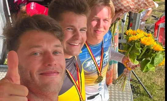 Mathijs Verhoeven en Wannes Magdelijns flankeren de nieuwe Belgische kampioen