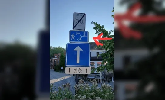 verwarrende gevaarlijke verkeersborden Wechelderzande