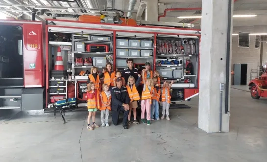 Jongeren bezoeken brandweer tijdens 'Helden van Hier'-kamp