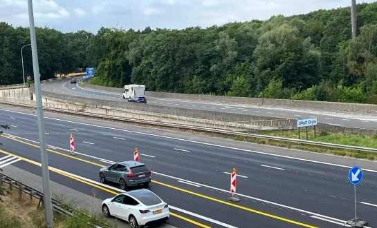 brug E19 Mechelen Dijle twee versmalde rijstroken Brussel
