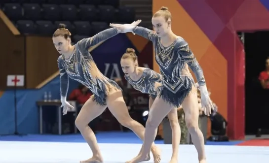 Sofie Jaeken (rechts) met het Belgische acrogymtrio