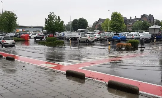 Parking Carrefour Parklaan Turnhout onder water