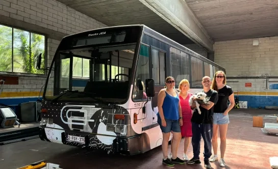 De woon-reis-en-babbelbus