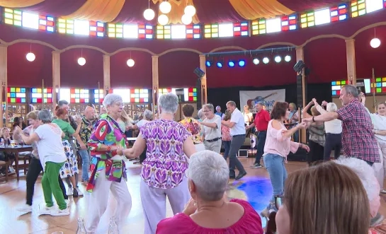 spiegeltent la mystica rosa geel Zammel dans gepensioneerd