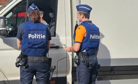 De politie controleert voertuigen in Nijlen