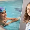 Jonge vrouw in zwembad en diëtiste Claudia Luysterborg