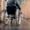 Mindermobiele Jonas moet drie uur in de koude staan omdat NMBS taxi verkeerd stuurt