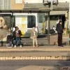 wachten_op_de_bus_de_lijn_mechelen.jpg