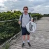 Liers schepen Niels De Bakker doet mee aan dodentocht en combineert voorbereiding met afval verzamelen