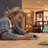 Pommelien signeert in ijltempo platen en CD's van "Gedoe"