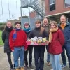 Jong Groen Duffel uitdelen snoep fruit studenten