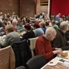 Verloren maandag in Ravels valt op woensdag: 1.200 inwoners eten samen worstenbroodjes en appelbollen