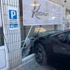 Auto in etalage Kaarsenhuisje Geel-Zammel