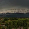wolken voor onweer boven Retie