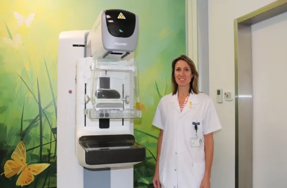 Dr. Dekeyzer bij mammografietoestel