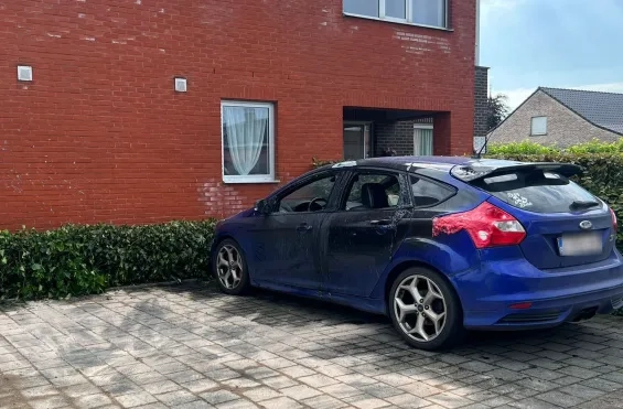 auto beschadigd Zoerle Parwijs